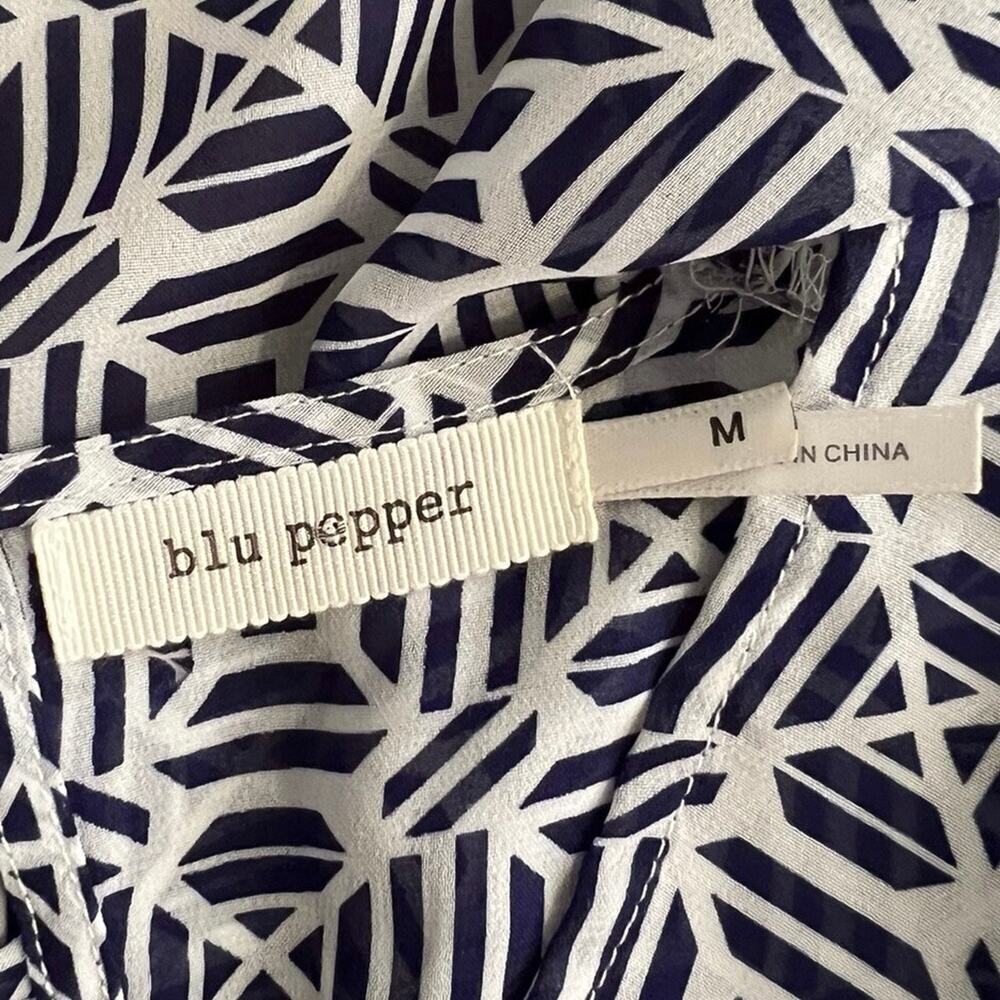 Blu Pepper semi-sheer Navy Geometric Cutout Back Long Sleeve Top Size Medium NWT - Picture 5 of 9